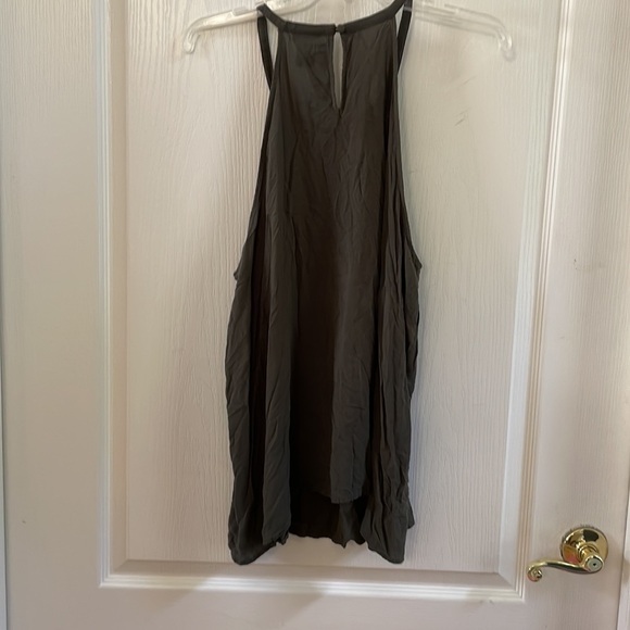 Torrid green loose tank size 1 - Picture 3 of 4